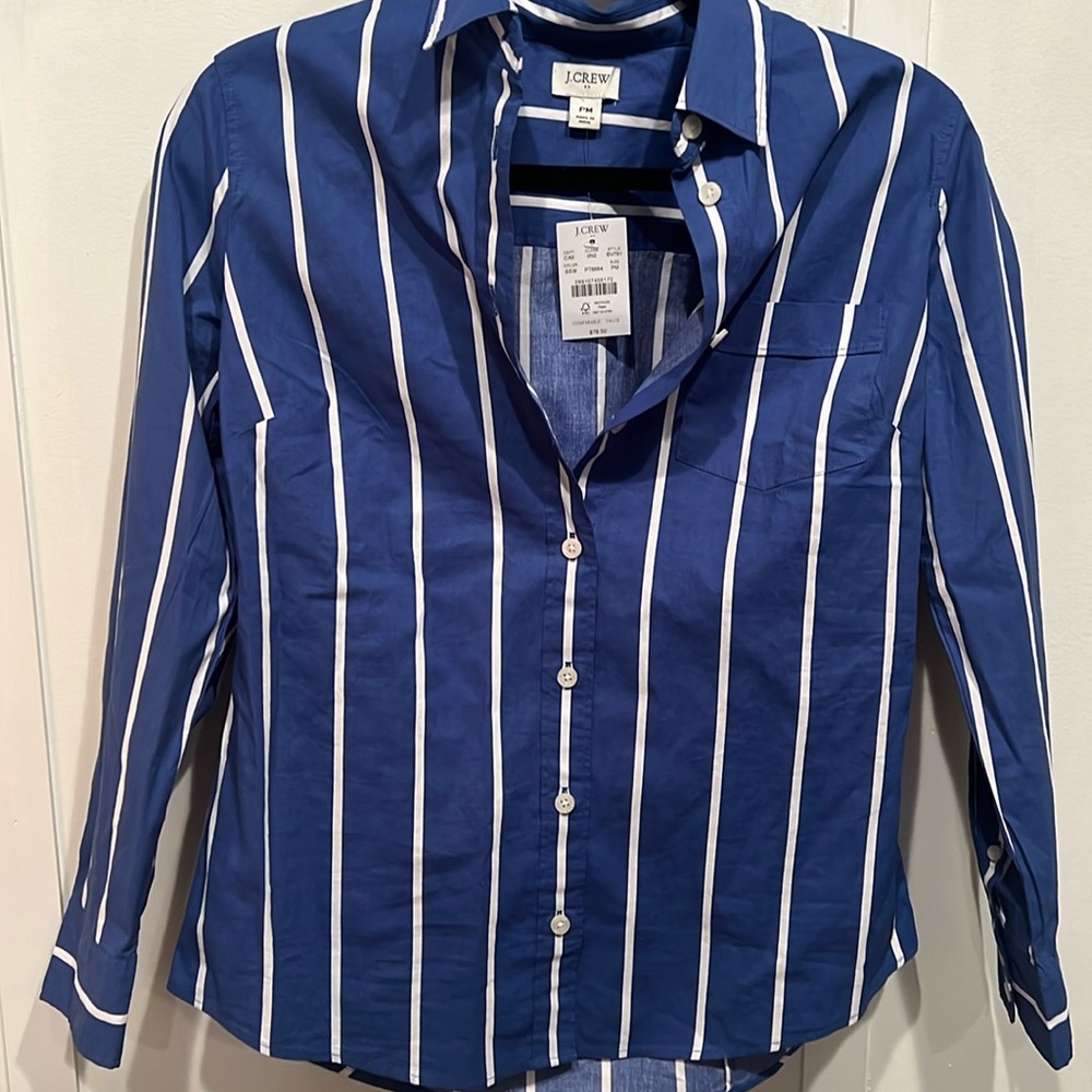 NWT J Crew Factory Button-up cotton poplin shirt in signature fit.